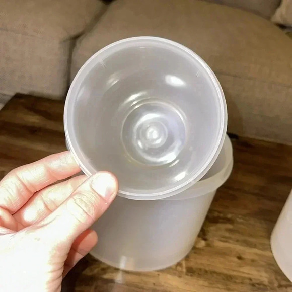 6 ct Tupperware 6 piece bundle plastic bowls/containers w/lids - Picture 7 of 10